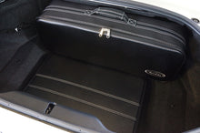 Afbeelding in Gallery-weergave laden, Fiat 124 Spider with Silver seam Roadster bag Luggage Case Set